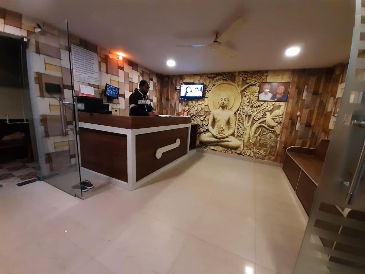 Hotel Vashishta Inn Paderu Esterno foto